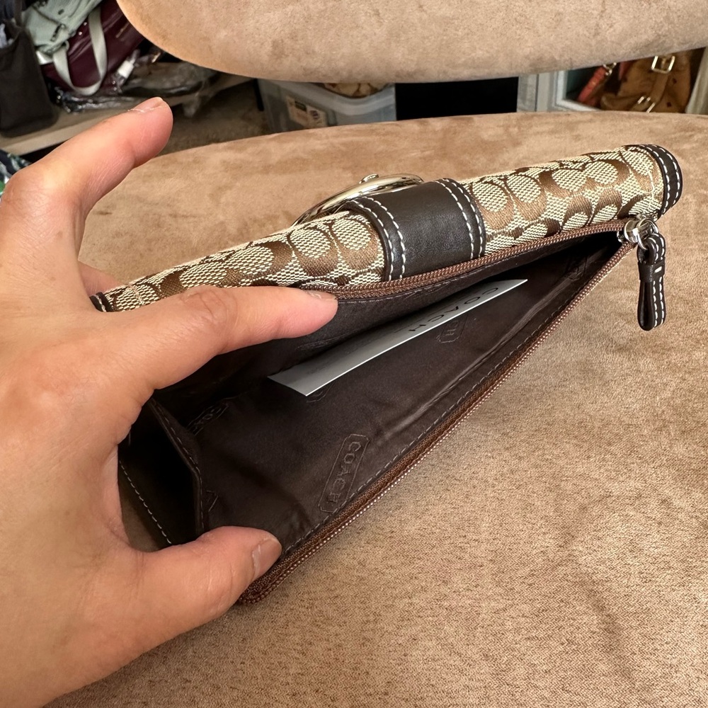 #20. Coach Soho Brown Signature Jacquard Trifold Checkbook Wallet F40584 VGUC - Picture 11 of 12